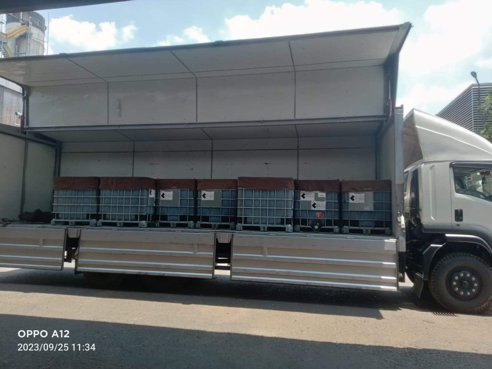 Sewa tronton terbaik untuk pengiriman skala besar