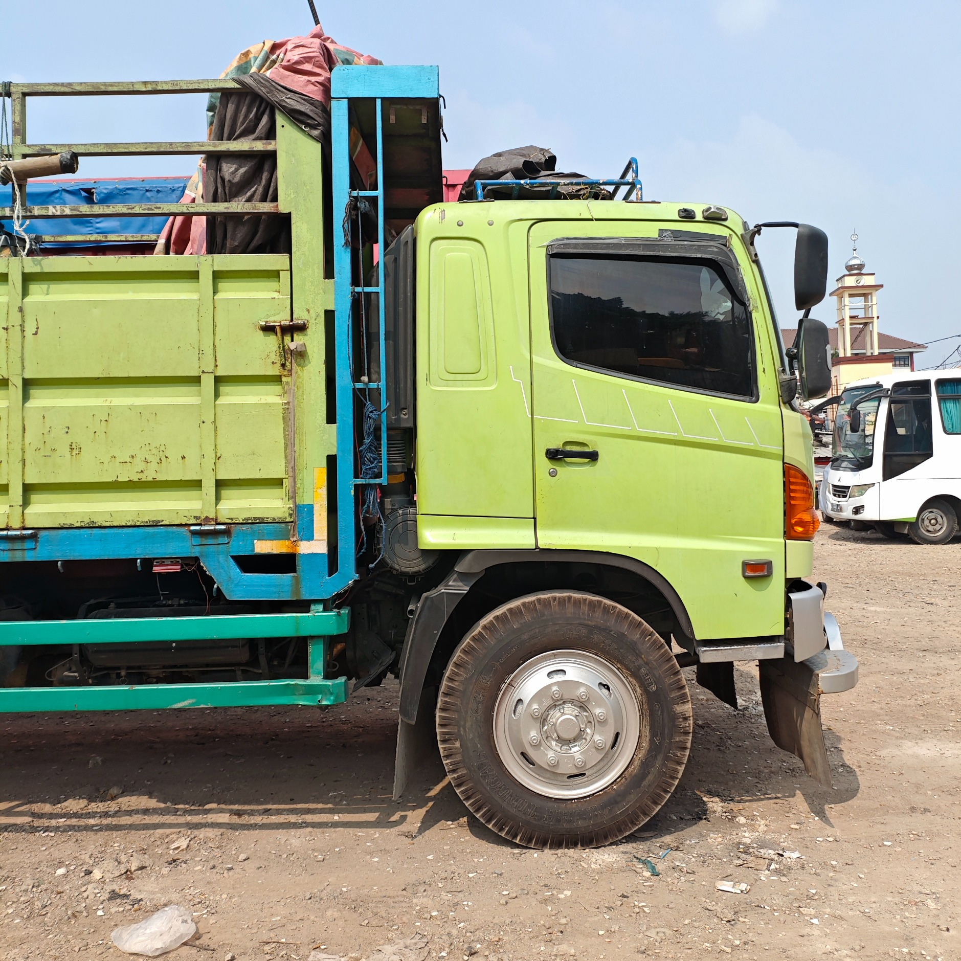 Sewa Truk Bulanan