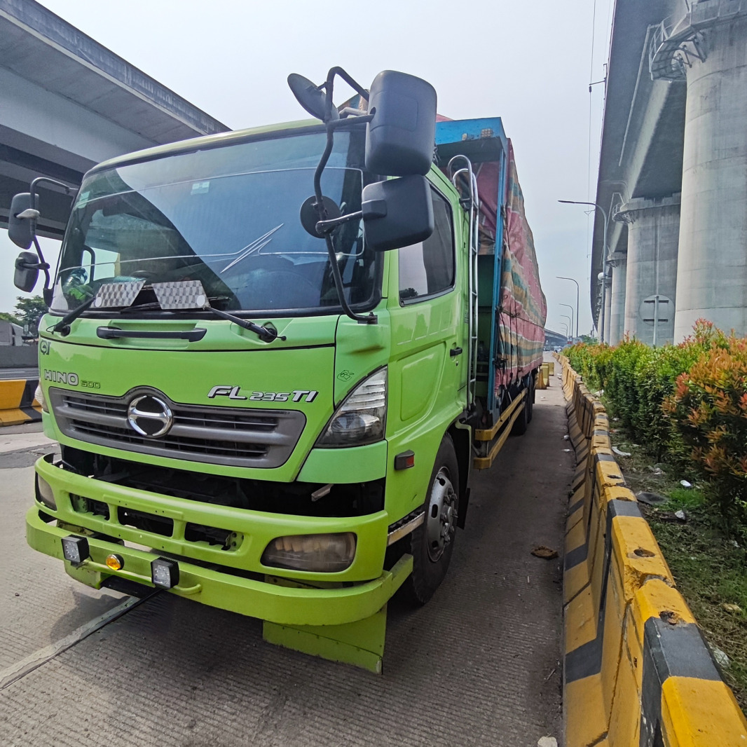 sewa tronton jakarta